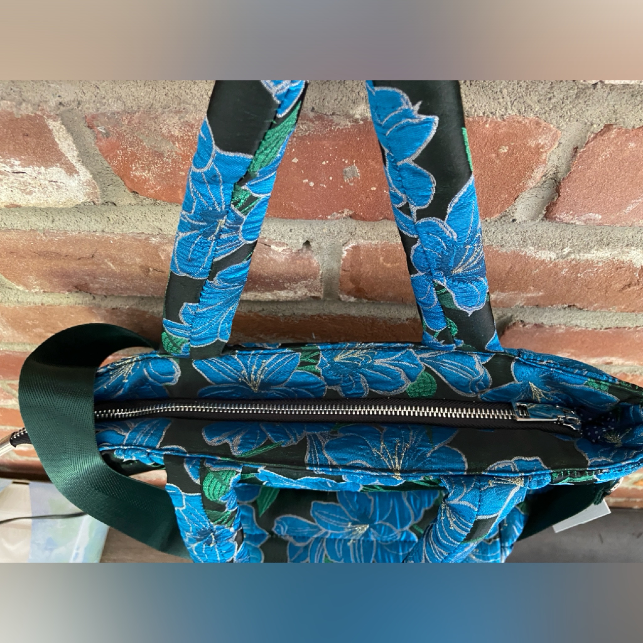 Nwt Hvisk Valley Water Flowers Crossbody Bag Purse Womens Blue Floral — image 4 of 7